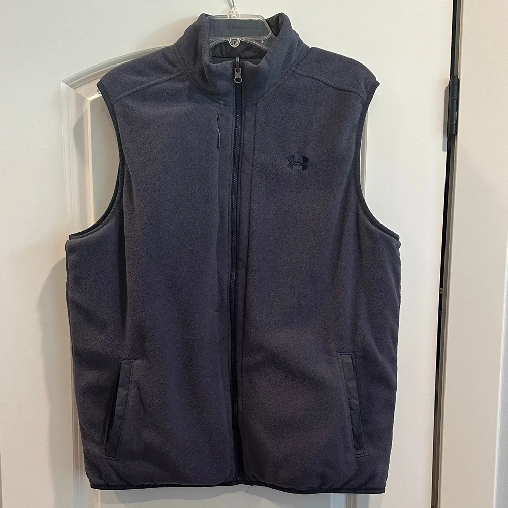 Under Armour Men's Dark Blue Quilted & fleece reversible Notre Dame vest - Picture 5 of 7